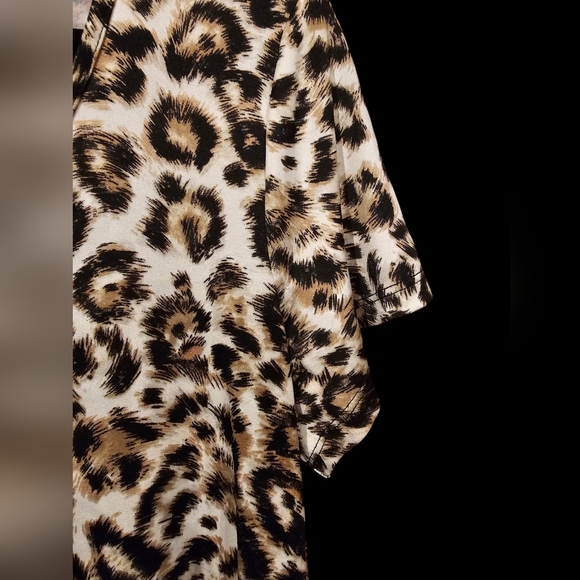 Women's Size Large Jaclyn Smith Animal Print Tunic Top With Beaded Neck‎ - Picture 3 of 5